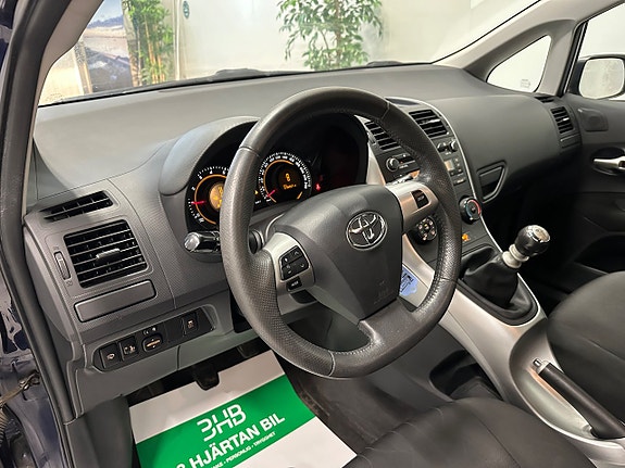 Toyota Auris 10 of 24