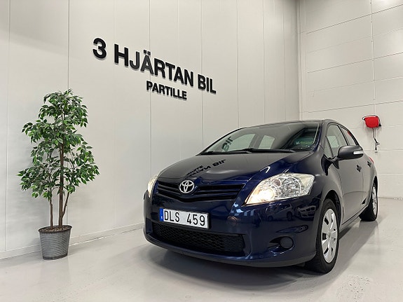 Toyota Auris 7 of 24
