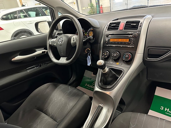 Toyota Auris 17 of 24