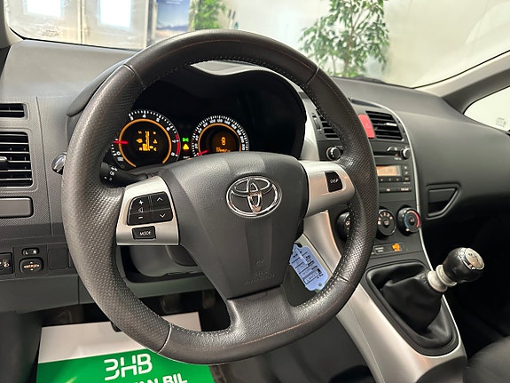 Toyota Auris 11 of 24