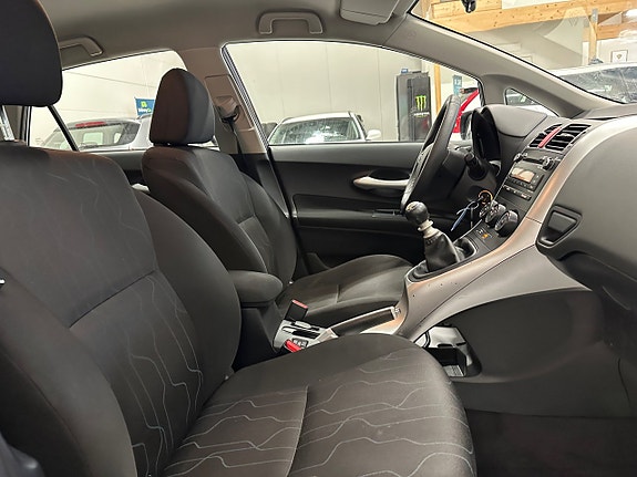 Toyota Auris 15 of 24