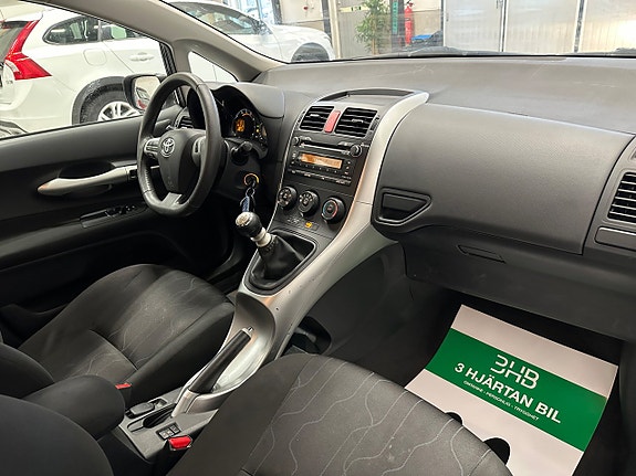Toyota Auris 16 of 24