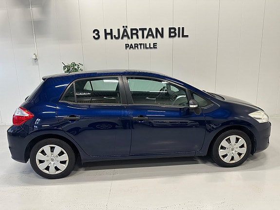 Toyota Auris 5 of 24