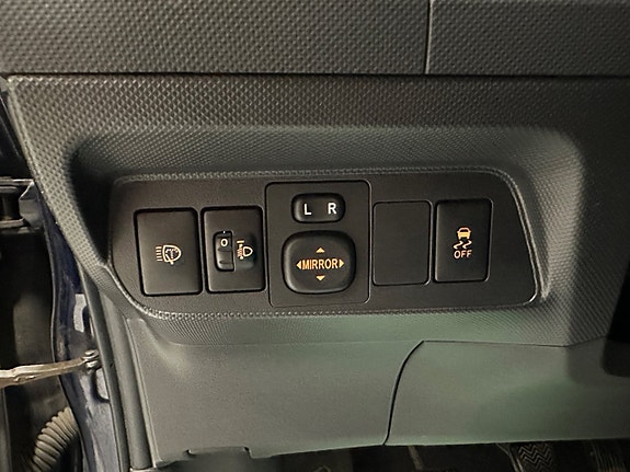 Toyota Auris 12 of 24