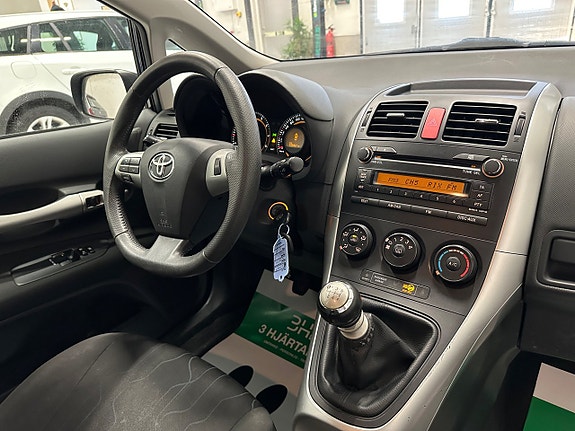 Toyota Auris 18 of 24