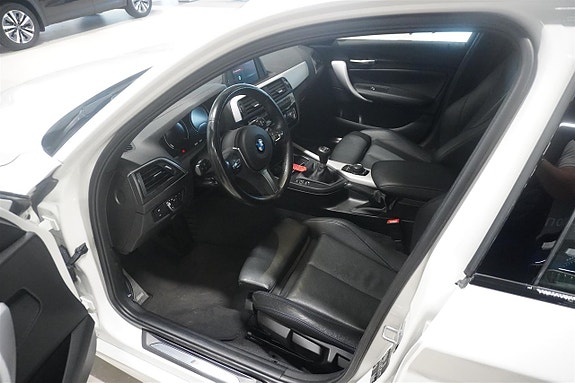 BMW 118i 2 of 14