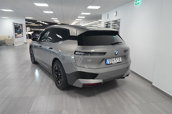 BMW iX 6 of 21