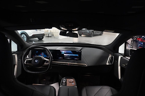 BMW iX 10 of 21