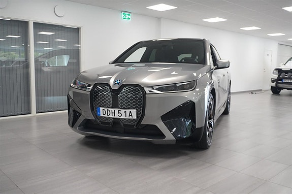 BMW iX 2 of 21