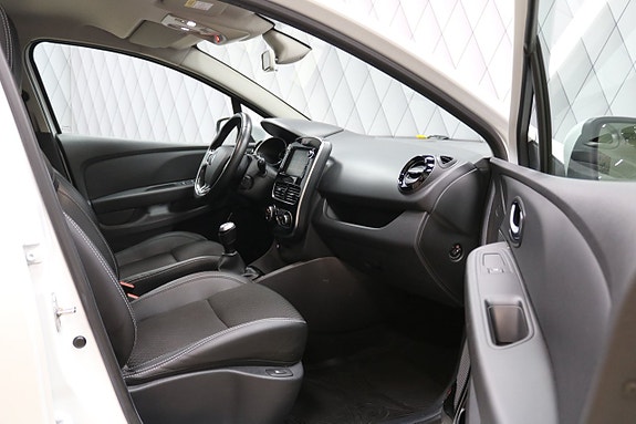 Renault Clio 21 of 21