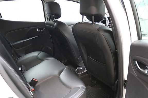 Renault Clio 19 of 21