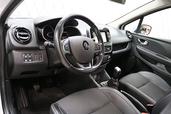 Renault Clio 17 of 21