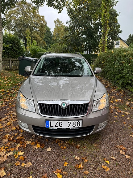 Skoda Octavia 2 of 13