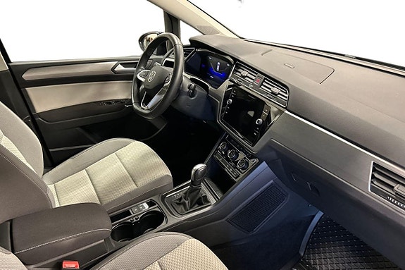 Volkswagen Touran 6 of 16