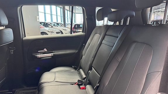 Mercedes-Benz EQB300 10 of 23