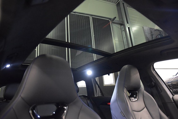 Volkswagen Passat 13 of 28