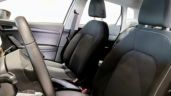 Seat Arona 8 of 12
