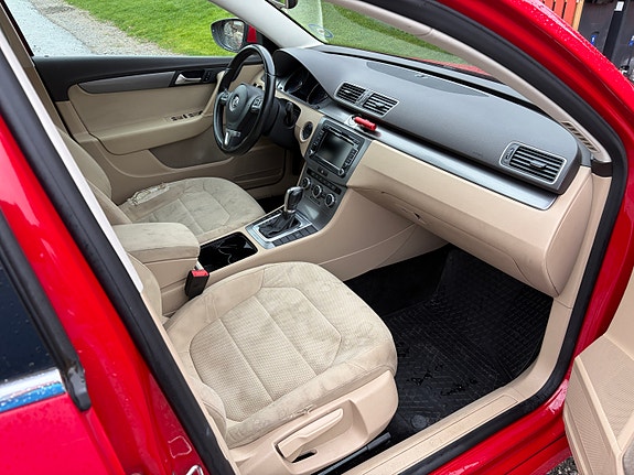 Volkswagen Passat 12 of 18