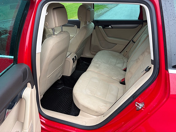 Volkswagen Passat 13 of 18