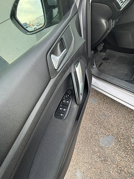 Peugeot 308 SW 17 of 19
