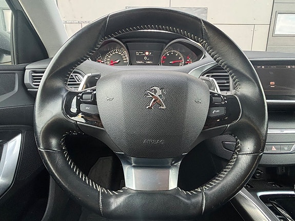Peugeot 308 SW 9 of 19