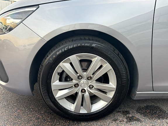 Peugeot 308 SW 8 of 19
