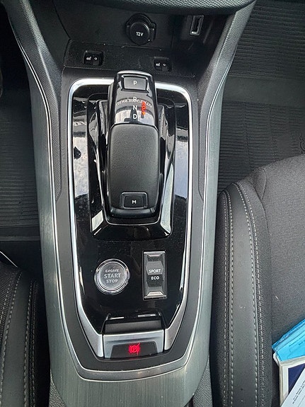 Peugeot 308 SW 13 of 19