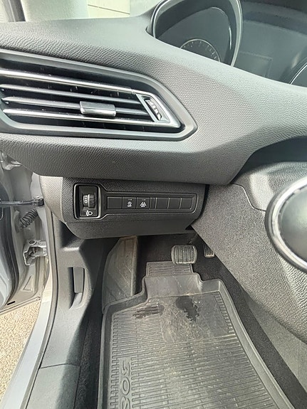 Peugeot 308 SW 14 of 19