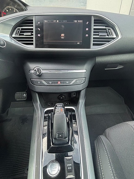 Peugeot 308 SW 16 of 19