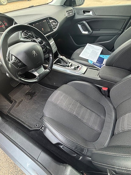 Peugeot 308 SW 10 of 19