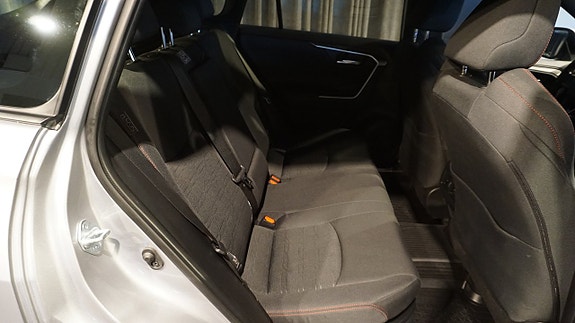 Toyota RAV4 8 of 18