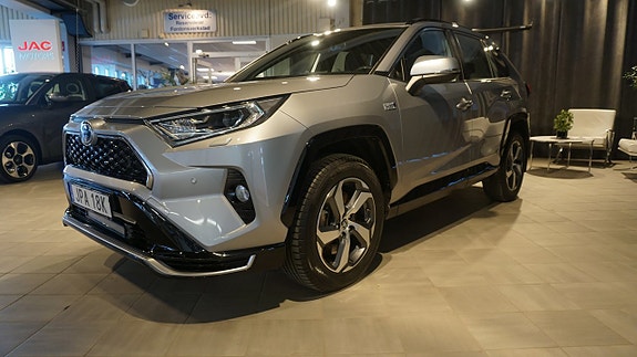 Toyota RAV4 3 of 18