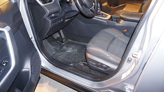 Toyota RAV4 10 of 18