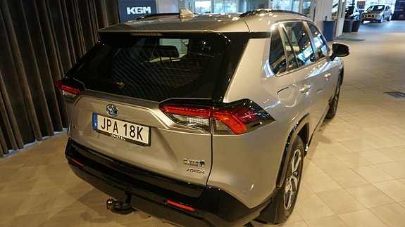 Toyota RAV4 4 of 18