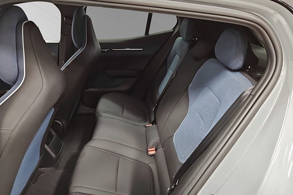 Volvo EX30 8 of 19