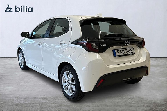 Toyota Yaris 2 of 18