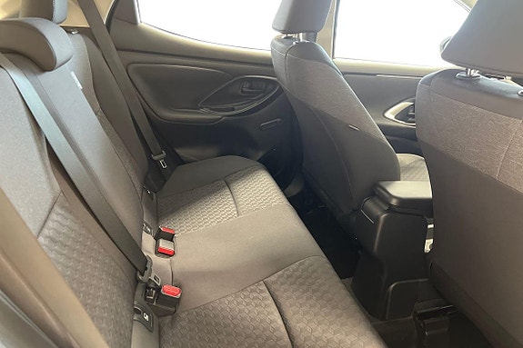 Toyota Yaris 7 of 18