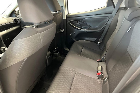 Toyota Yaris 11 of 18