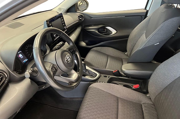 Toyota Yaris 12 of 18