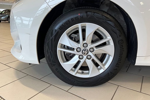 Toyota Yaris 15 of 18