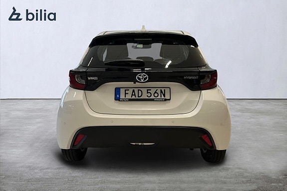 Toyota Yaris 4 of 18