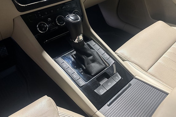 Skoda Superb 14 of 30