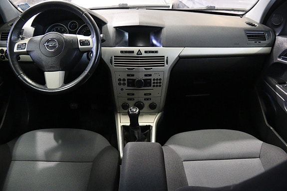 Opel Astra 12 of 13