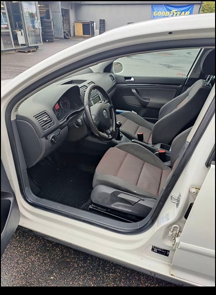 Volkswagen Golf V 5 of 7