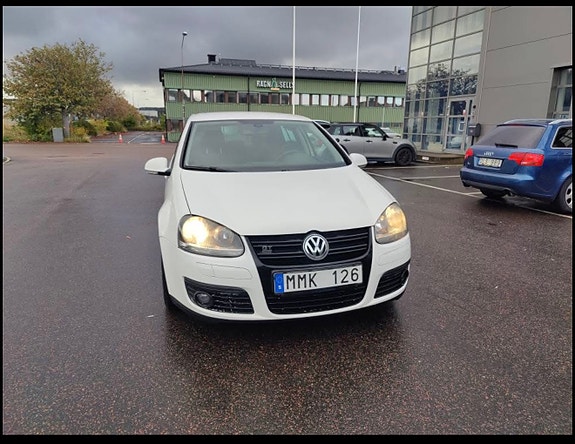 Volkswagen Golf V 2 of 7