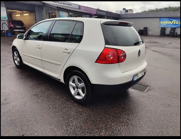 Volkswagen Golf V 3 of 7