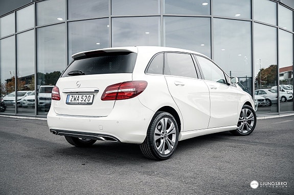 Mercedes-Benz B200 2 of 10