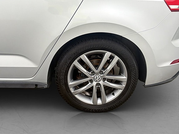 Volkswagen Touran 27 of 30