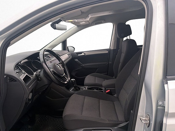 Volkswagen Touran 12 of 30