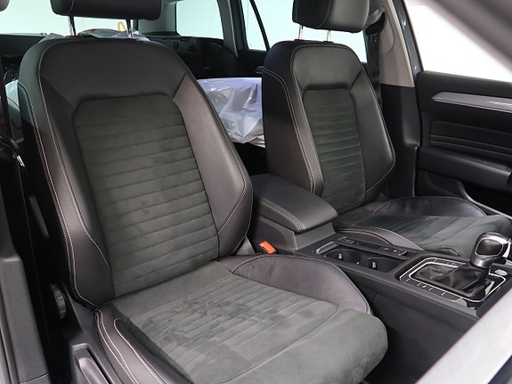 Volkswagen Passat 19 of 30